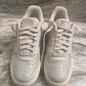 Nike Women's Light Beige Sneakers